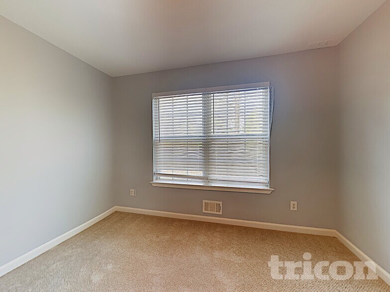 Building Photo - 162 Robbens Dr