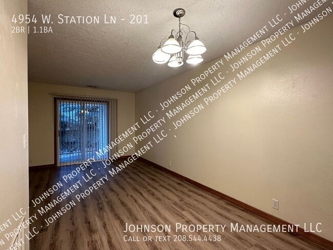 Building Photo - Walking distance to Lakeharbor and State S...