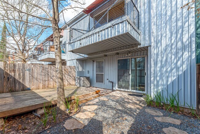 Building Photo - 3 N Ennis St