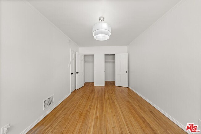 Building Photo - 639 Burnside Ave