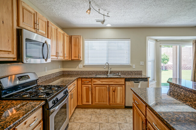 Building Photo - 6451 Shiprock Ct NE