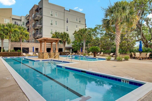 Building Photo - Daniel Island Condo Close to Marina