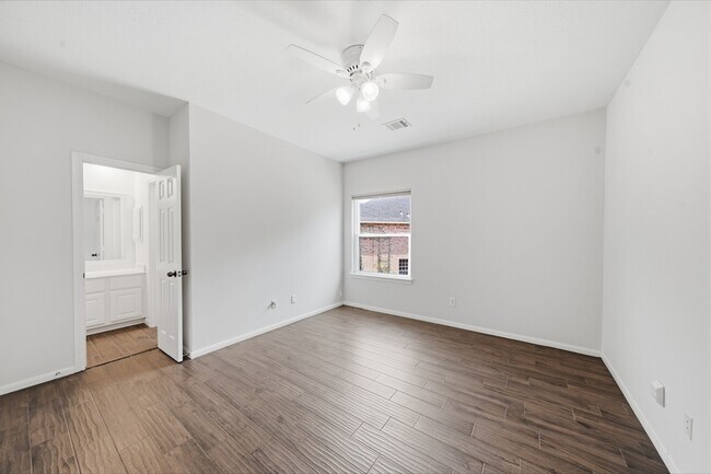 Building Photo - 2214 Lytham Ln