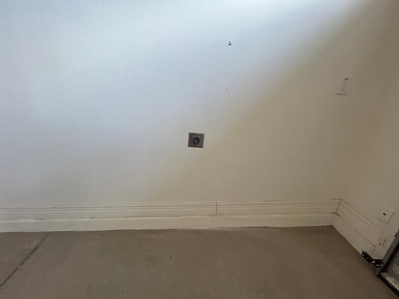 Building Photo - 1811 E Aster Pl