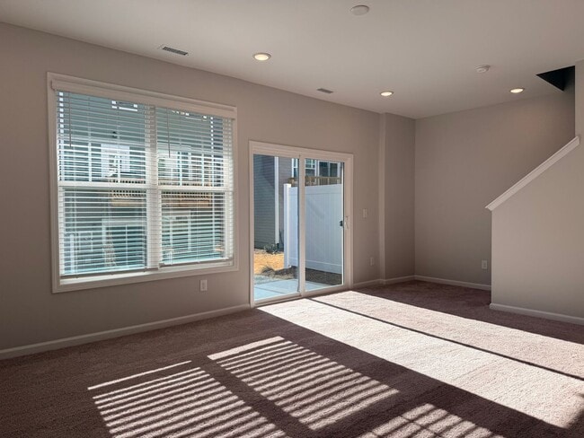 Building Photo - AMAZING Residence, Near Educational Facilities, With Wonderful Amenities!