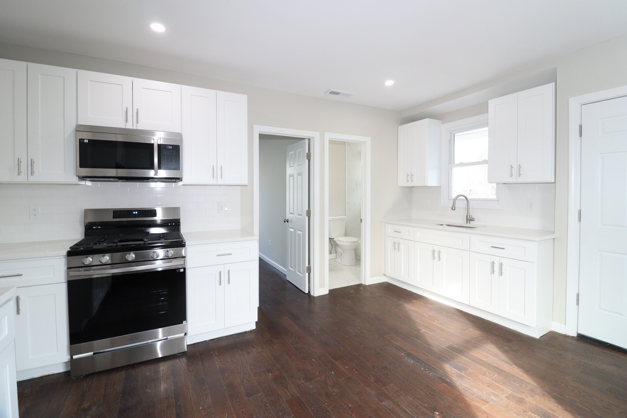 Kitchen - 356 Beechmont Ave