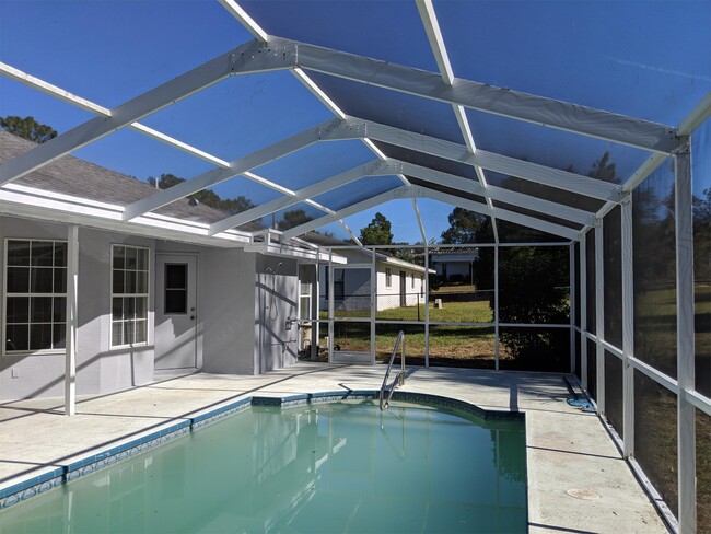 Building Photo - 5592 W Woodside Dr