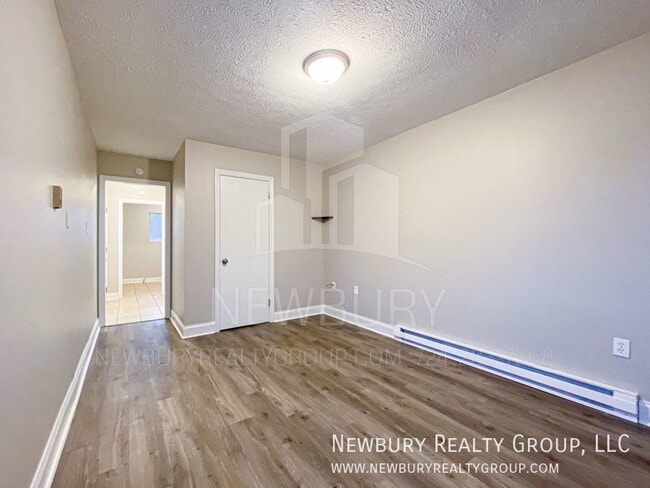 Building Photo - 4 Clearview Meadows