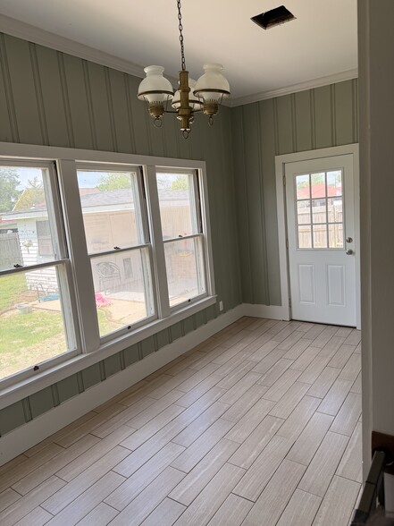 Building Photo - 110 S Saint John St