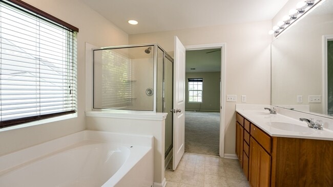 Building Photo - 4 Bedroom 2.5 Bath House in Sophia Landing...