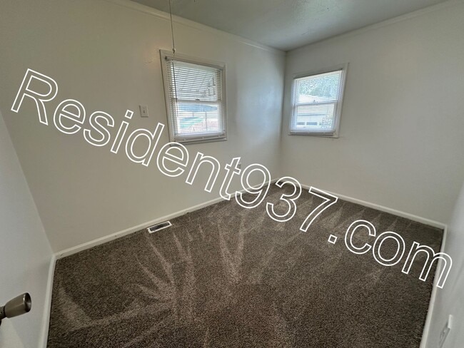 Building Photo - 2 Bed 1 Bath