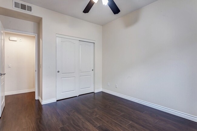 Building Photo - Lux 2 Bed 2 Bath Condo at the Spectrum!