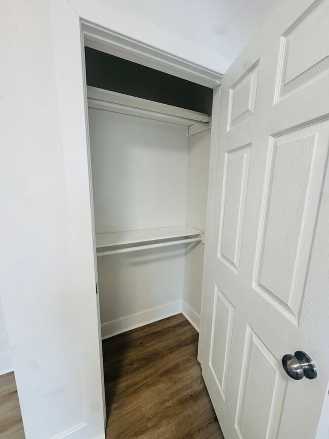 Building Photo - Beautiful 3b/1.5bth House ! Section 8 Only