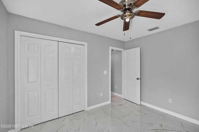 Building Photo - 490 Hillside Dr