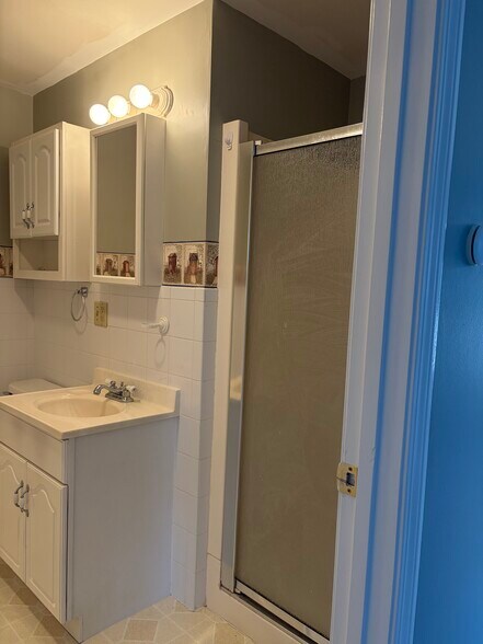 Building Photo - 81 N Main St