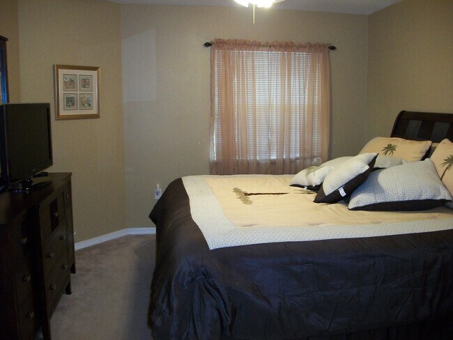 Building Photo - BEAUTIFULLY FURNISHED, 3 BEDROOM 2 BATH,  VACATION CONDO!