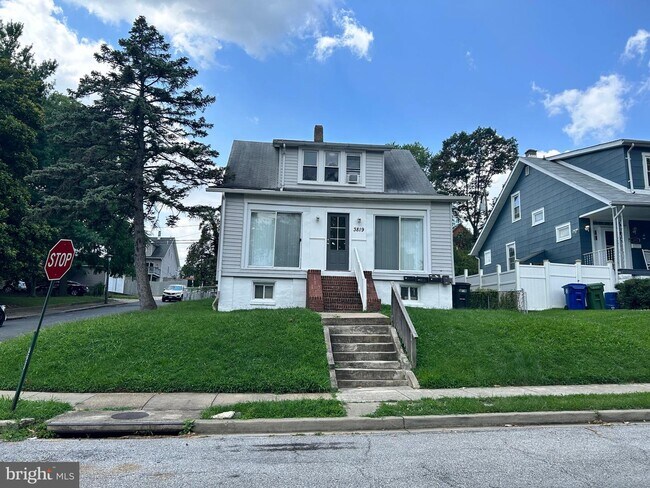 Building Photo - 3819 Woodlea Ave