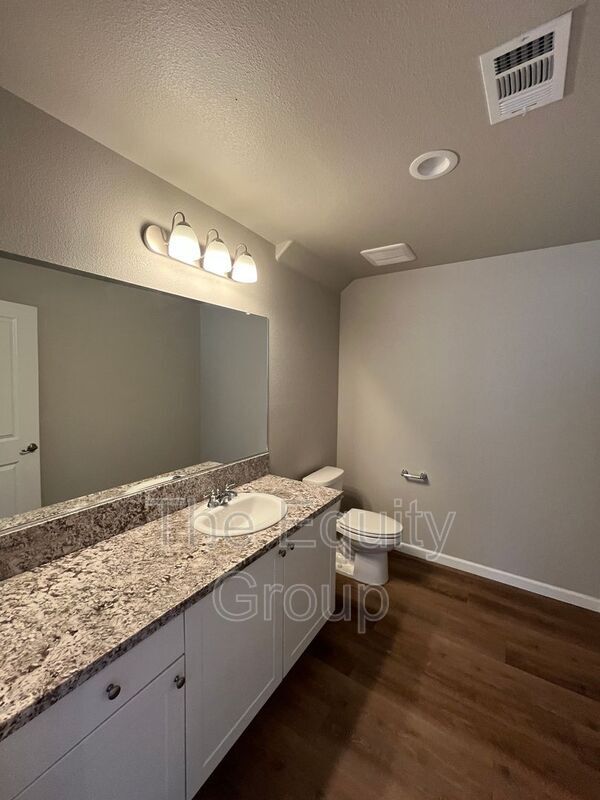 Building Photo - 405 S Summit St