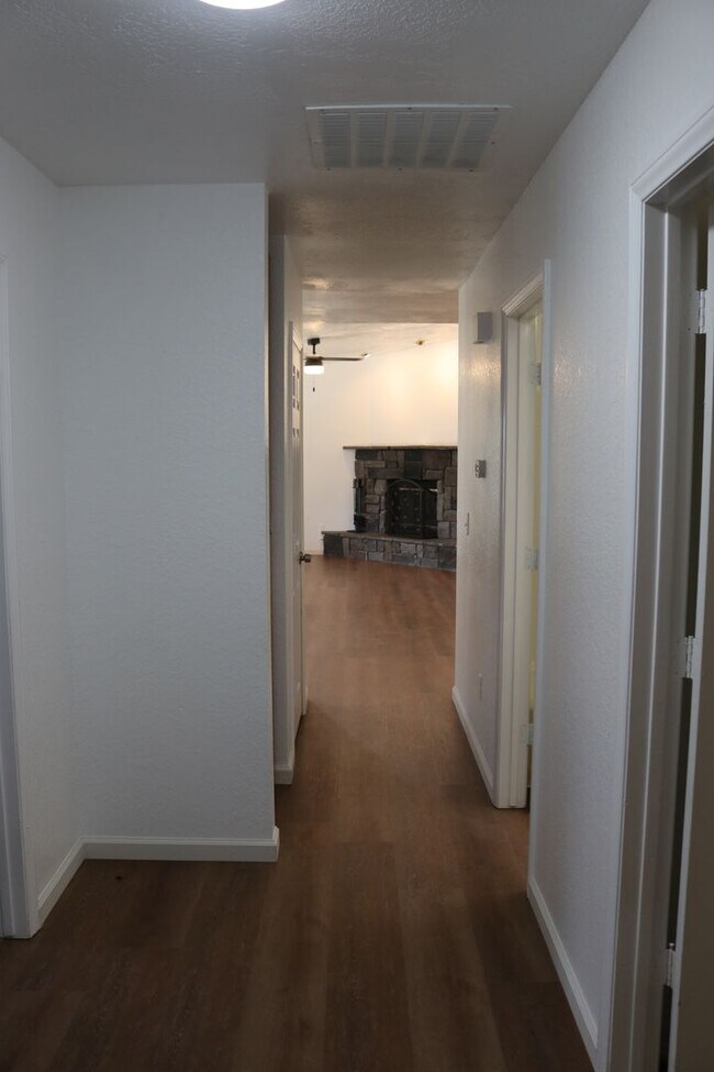 Building Photo - House for rent