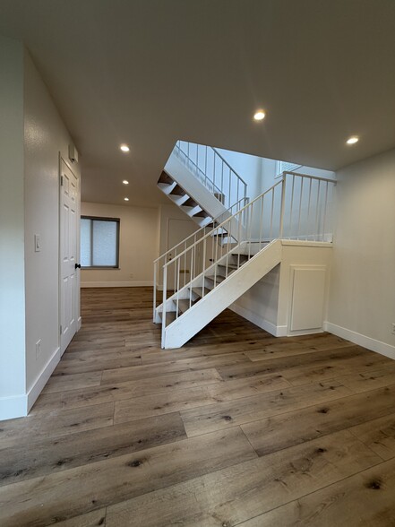 Building Photo - 3832 Chelsea Dr