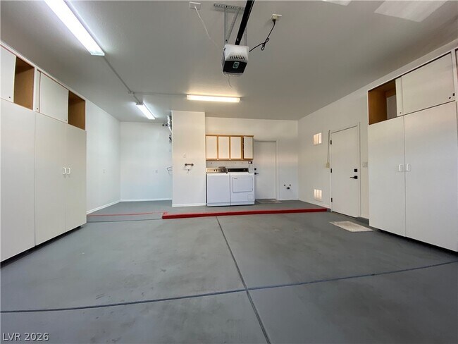 Building Photo - 10013 Woodhouse Dr
