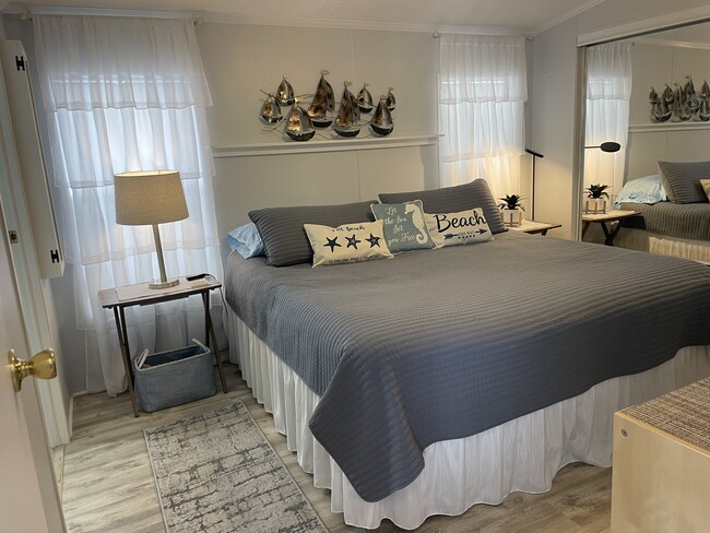 Building Photo - 16300 Pine Ridge Rd