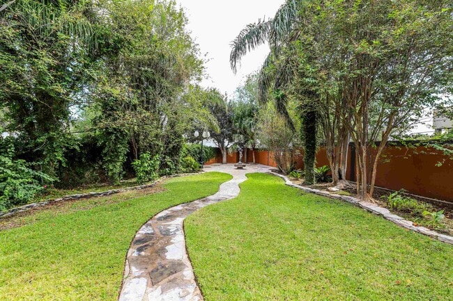 Building Photo - 503 W Avon Ct