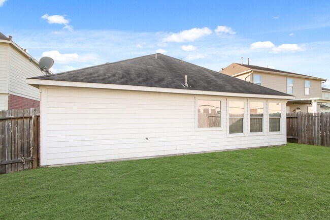 Building Photo - 17806 June Forest Dr