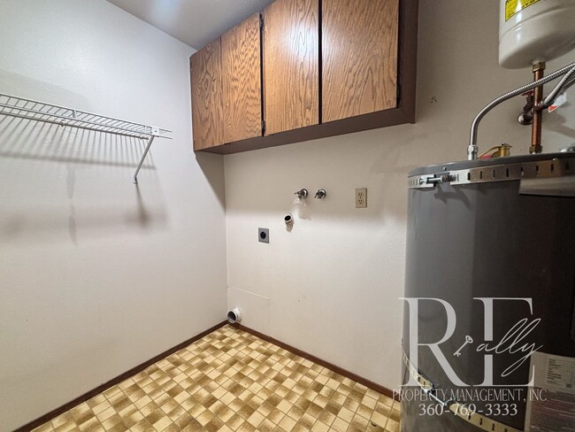 Building Photo - Charming 2-Bedroom, 1-Bath Apartment with ...