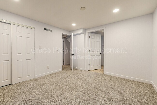 Building Photo - 287 Troy St