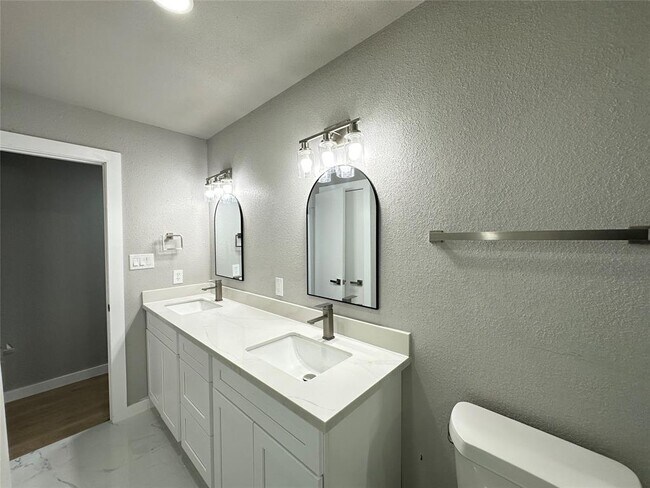 Building Photo - 5926 Par 4 Dr