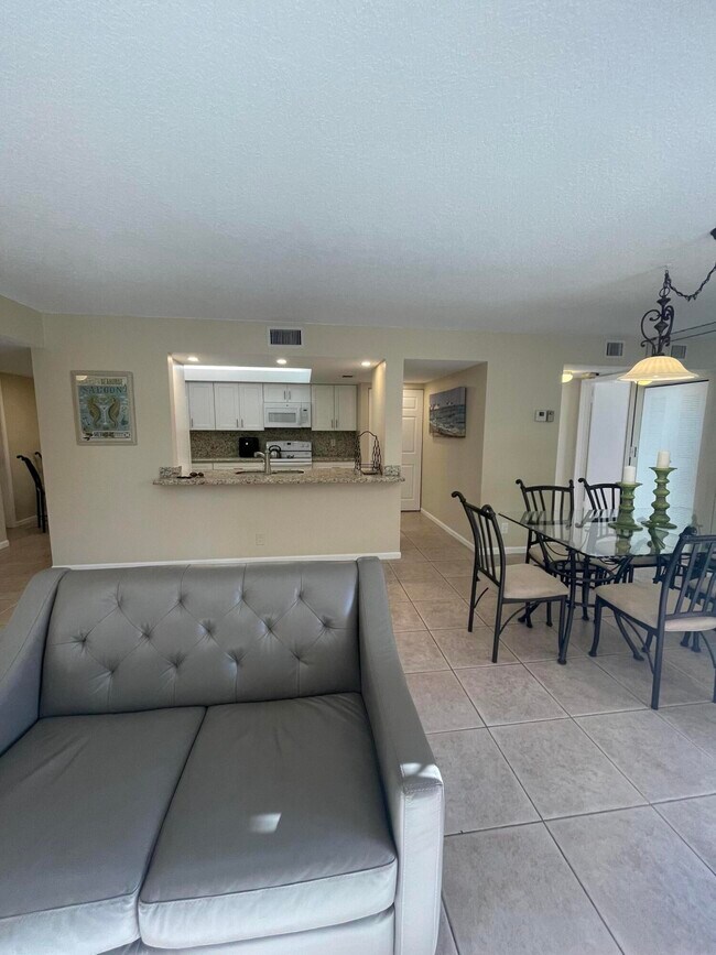 Building Photo - 450 Egret Cir