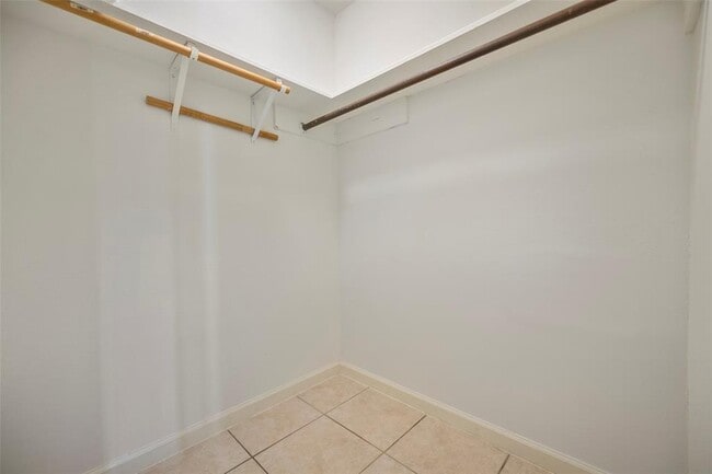 Building Photo - 12718 Summer Mill Dr