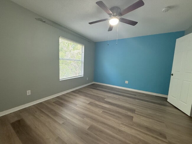 Building Photo - 2-Bed Oasis with 2.5 Baths on Silver Falls...