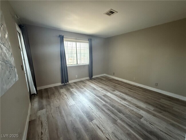 Building Photo - 5219 Caliente St