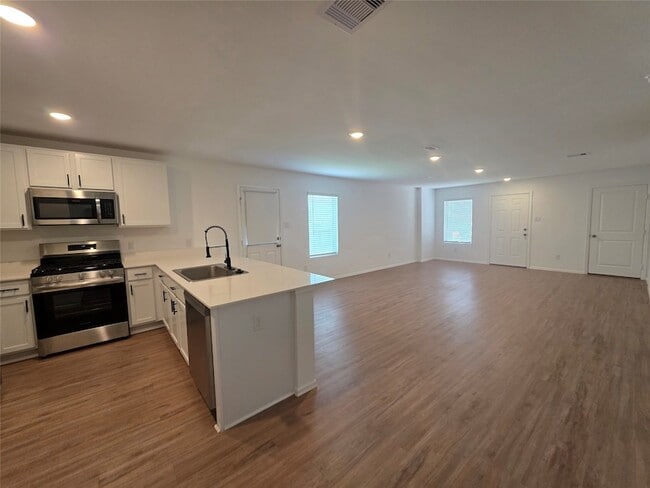 Building Photo - 314 Riverwood Village Ln