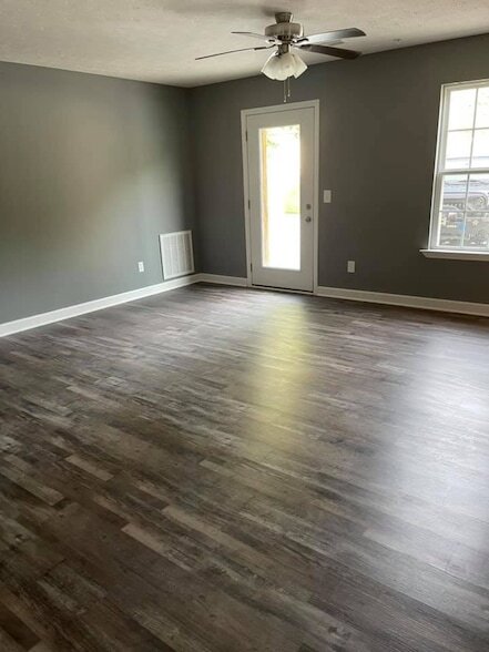 Building Photo - 130 S Main St