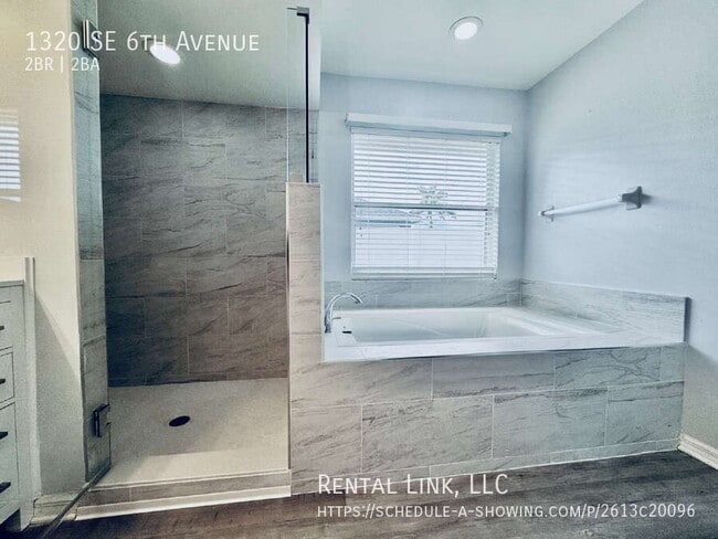 Building Photo - 1320 SE 6th Ave