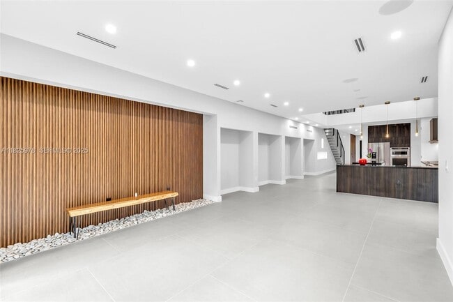 Building Photo - 808-810 SW 9th St