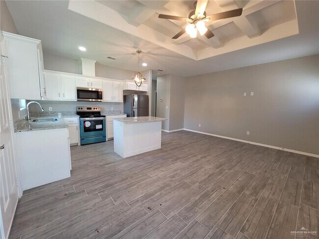 Building Photo - 2109 Davenport St