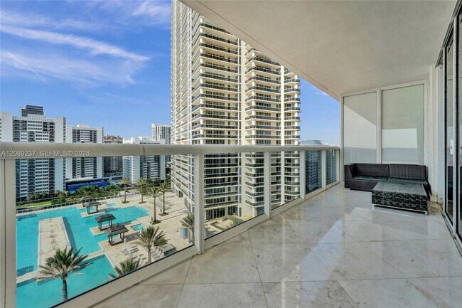 Building Photo - 1830 S Ocean Dr