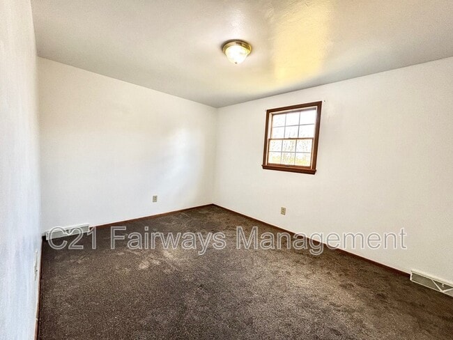 Building Photo - 616 Sandy Hill Rd