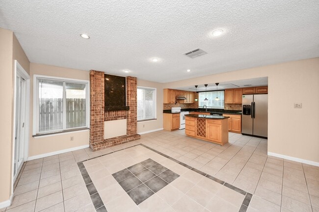 Building Photo - 12707 Corona Ln