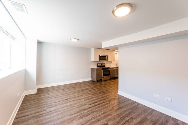 Building Photo - 2332 W 18th Pl