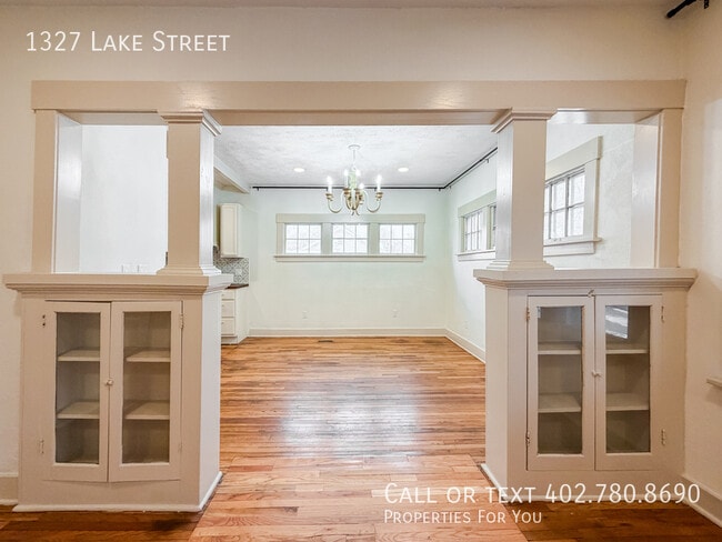 Building Photo - 1327 Lake St