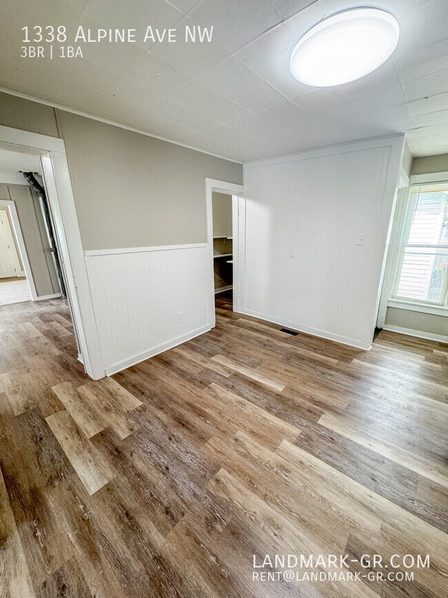 Building Photo - 1338 Alpine Ave NW