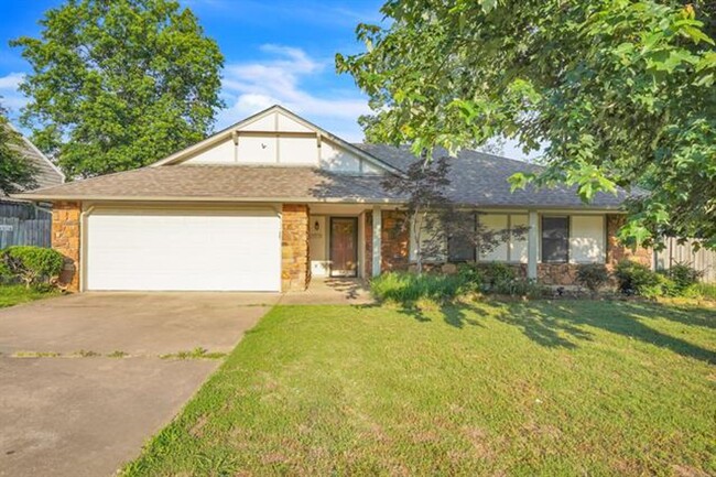 Primary Photo - Clean/updated South Tulsa home (Jenks Scho...