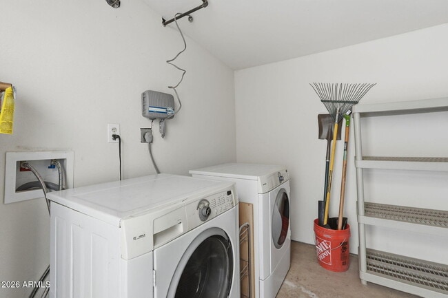 Building Photo - 2428 E La Jolla Dr