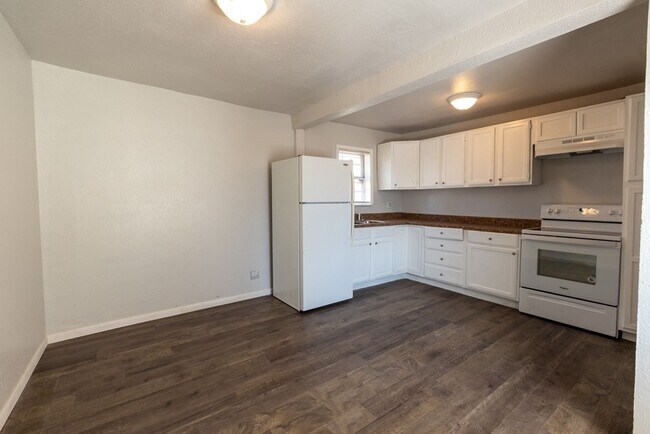 Building Photo - 3 BED/ 1 BATH IN UP AND COMING NEIGHBORHOOD