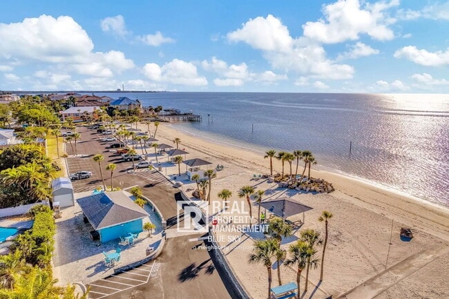 Building Photo - 4717 Floramar Terrace